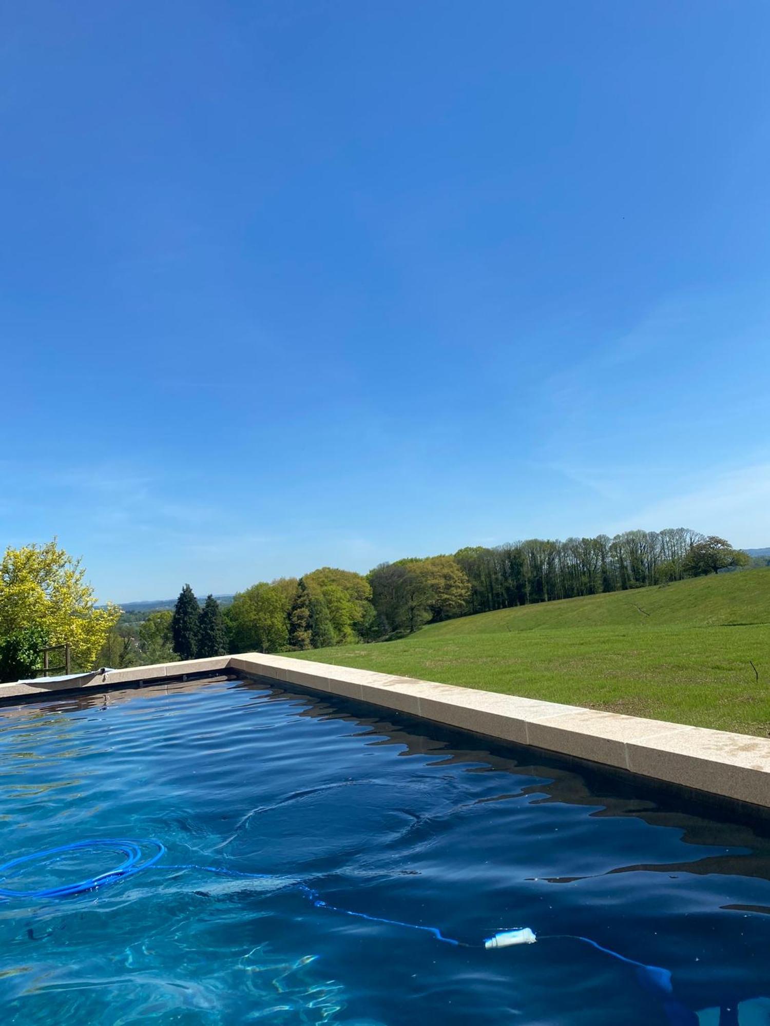 Domaine De Montmery Sa Piscine Son Jardin Ses Espaces Ambazac Exteriör bild