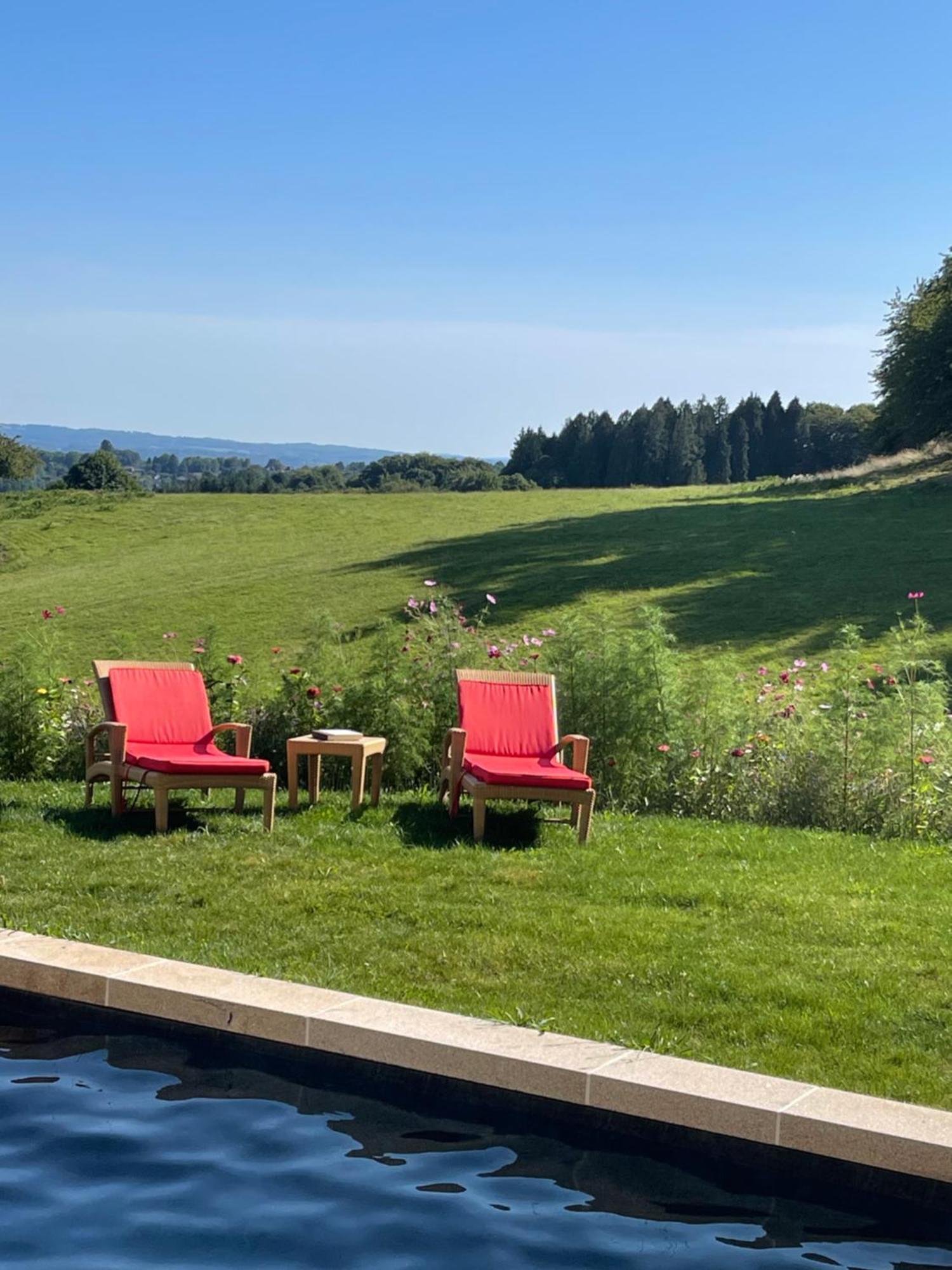 Domaine De Montmery Sa Piscine Son Jardin Ses Espaces Ambazac Exteriör bild