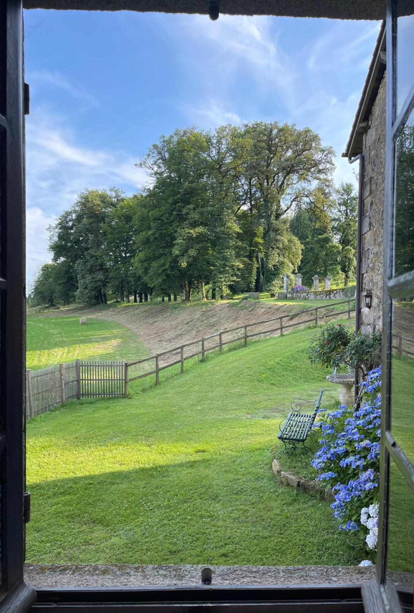 Domaine De Montmery Sa Piscine Son Jardin Ses Espaces Ambazac Exteriör bild